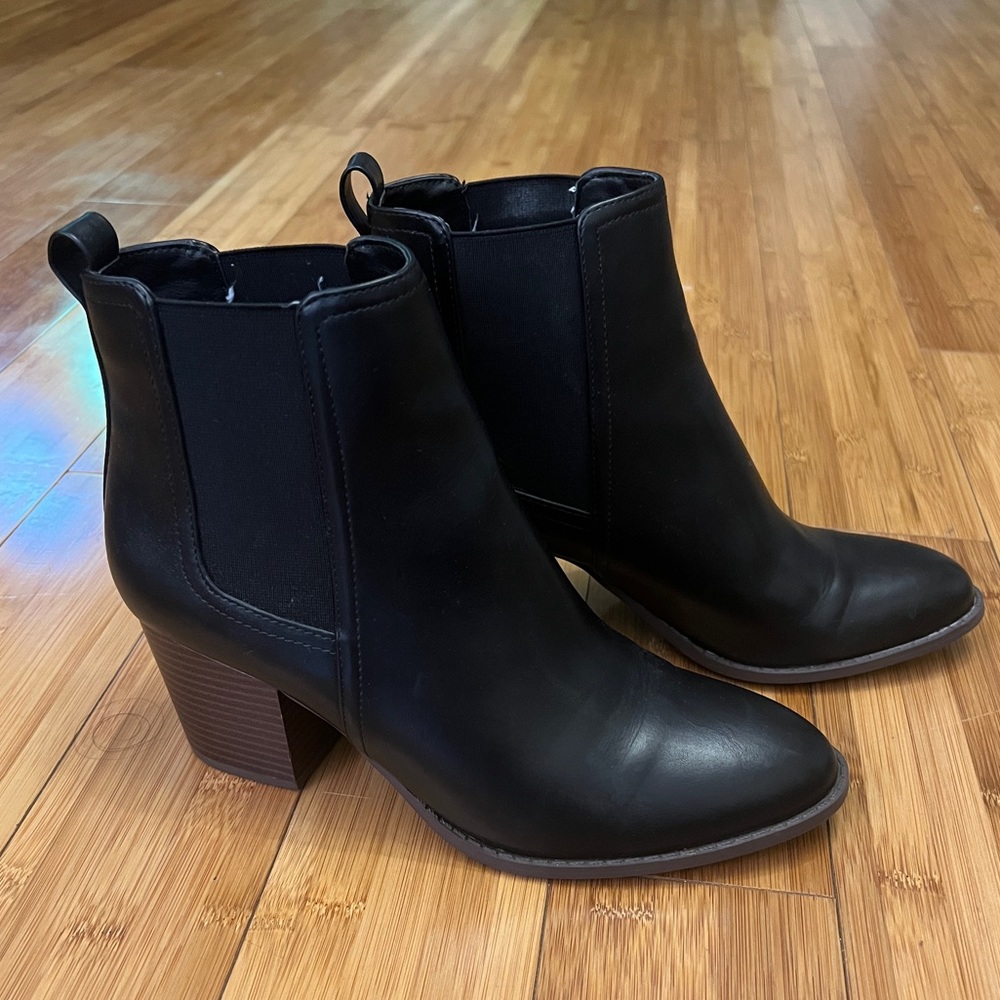 NWOT Loft Outlet Black Anklet booties